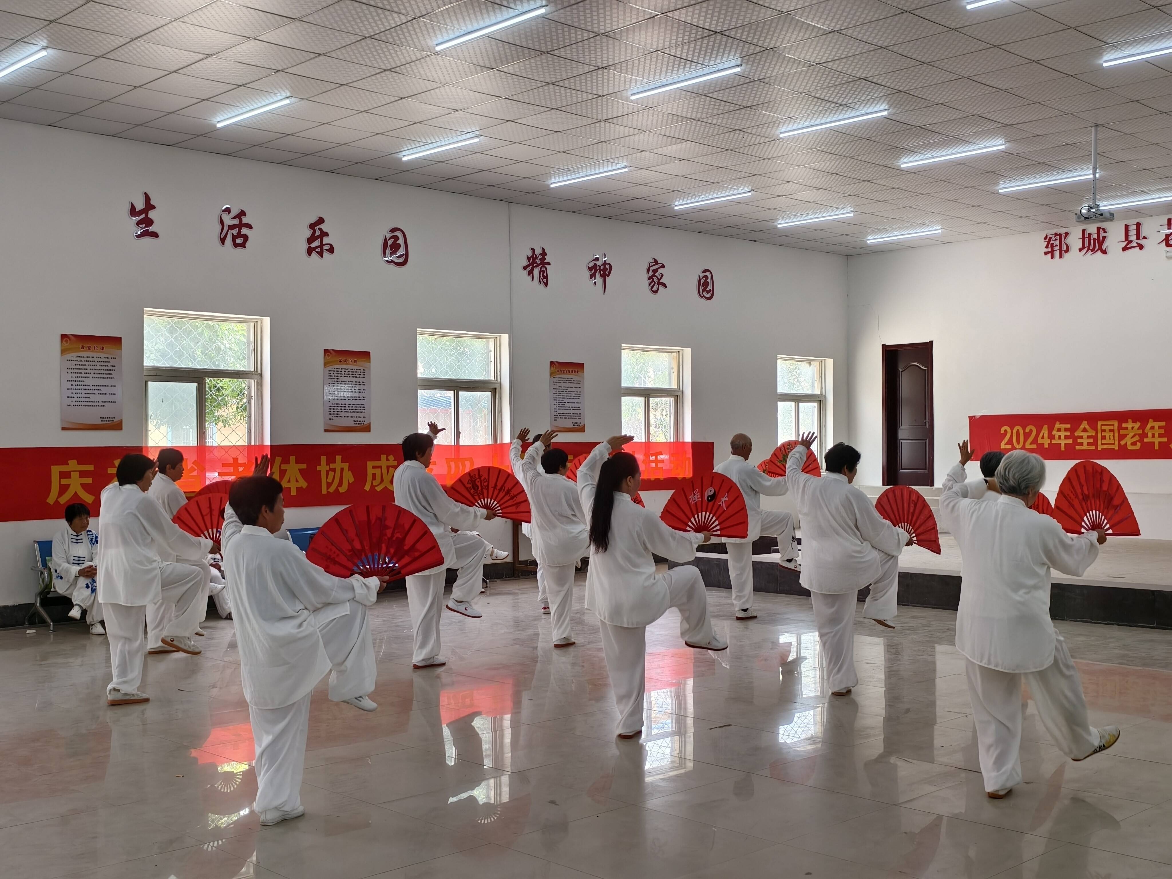 b体育平台-包含老年人健身操大会，彰显健康长寿新风尚的词条