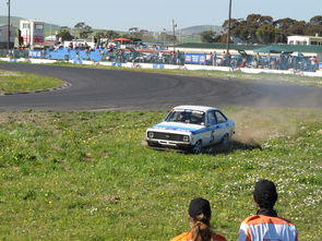 b体育APP-“三叉湖飞盘赛：速度与精准的完美结合，精彩不断”