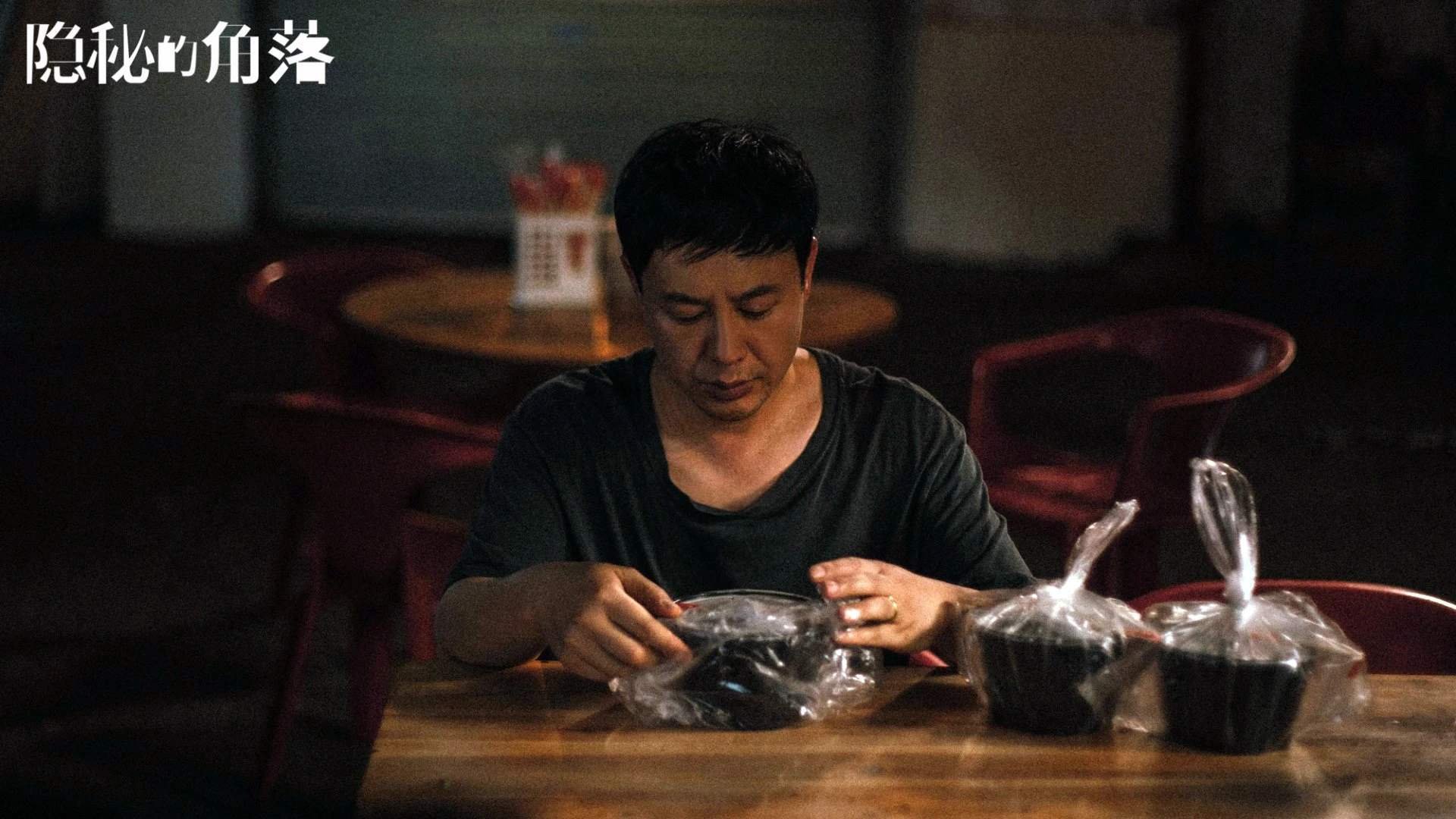 男泳新星闪耀国际舞台,男子泳装表演