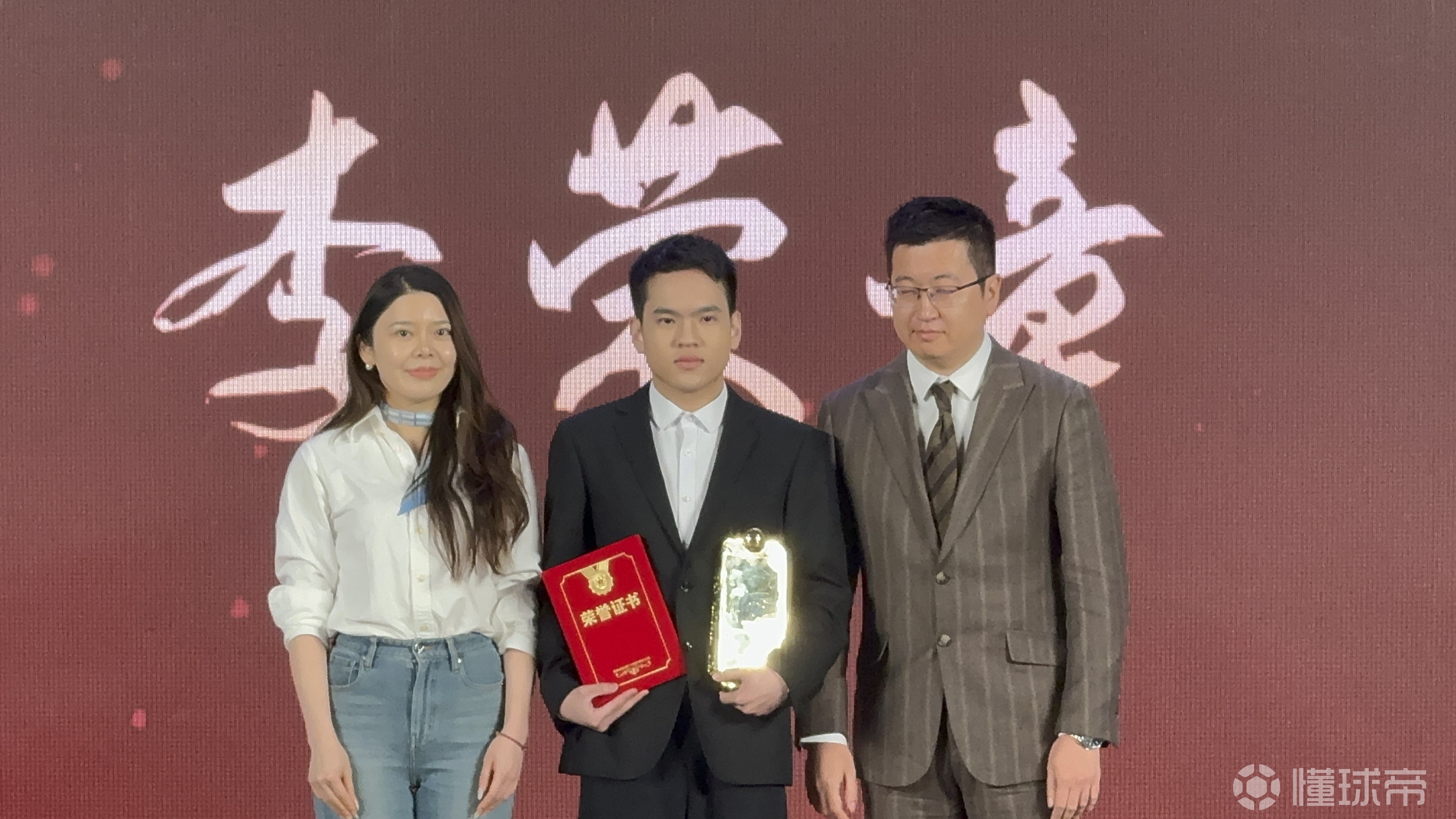 B体育平台:中国足球金球奖评选标准探讨:专业性与大众参与的平衡的简单介绍 B体育平台:中国足球金球奖评选标准探讨:专业性与大众参与的平衡的简单介绍