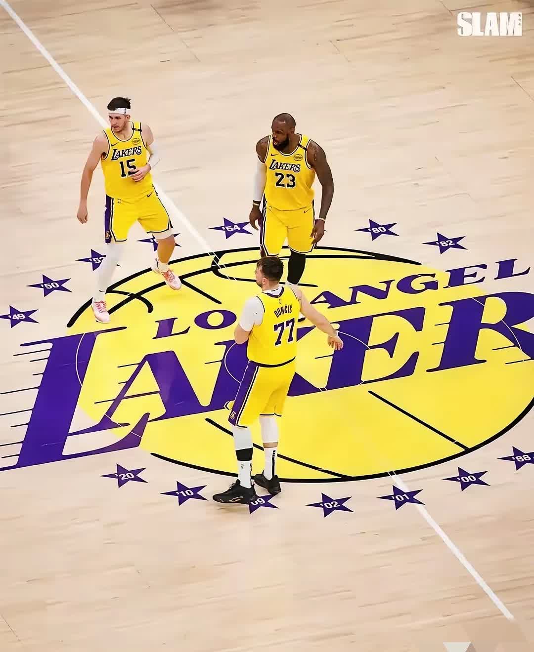 B体育(CHINA)官方网站-bsports体育:湖人队新赛季的战术演练重点：如何提升进攻效率和防守强度，打造更具竞争力的球队？的简单介绍